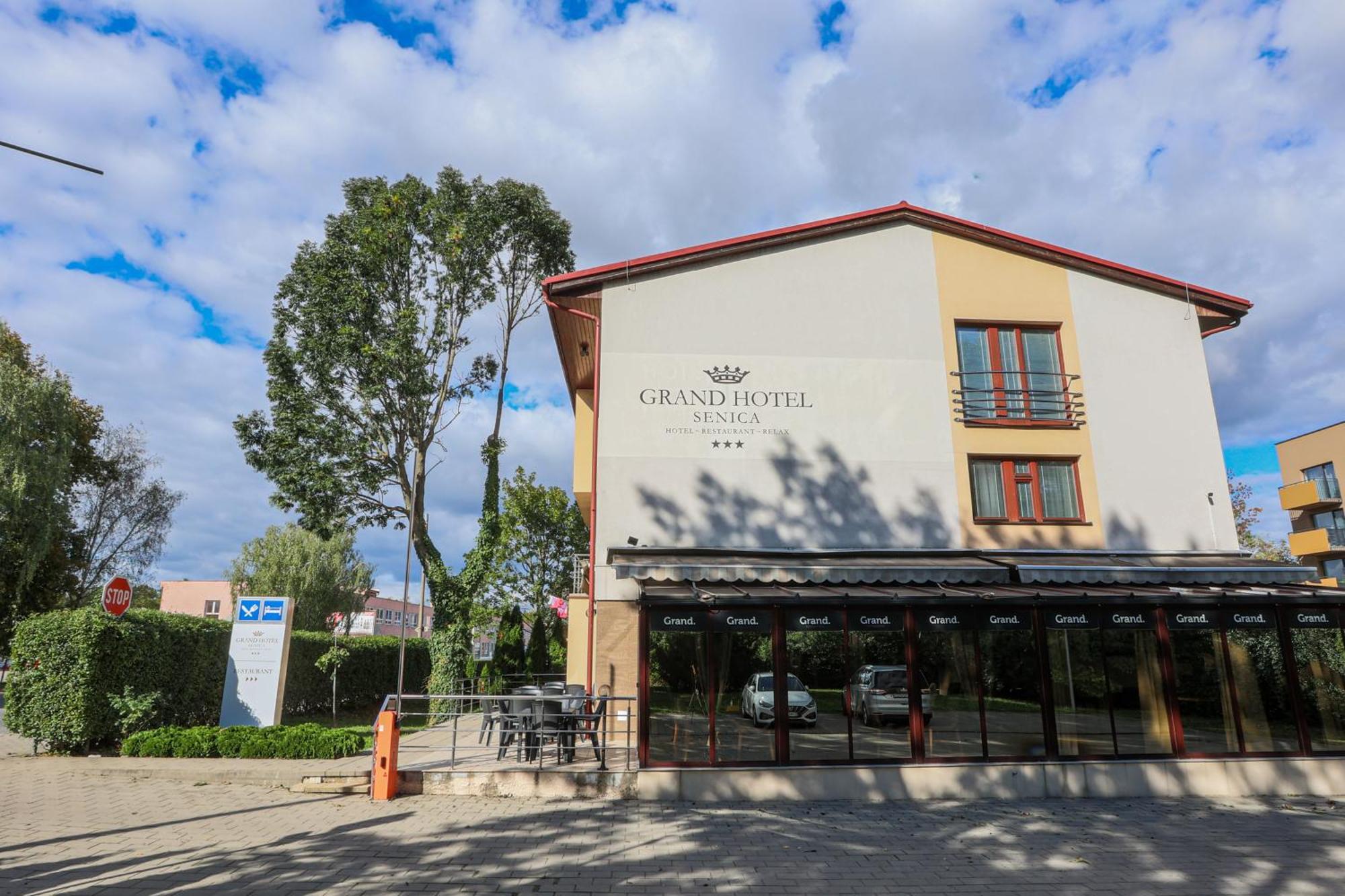 Grand Hotel Senica, Garni Exterior photo